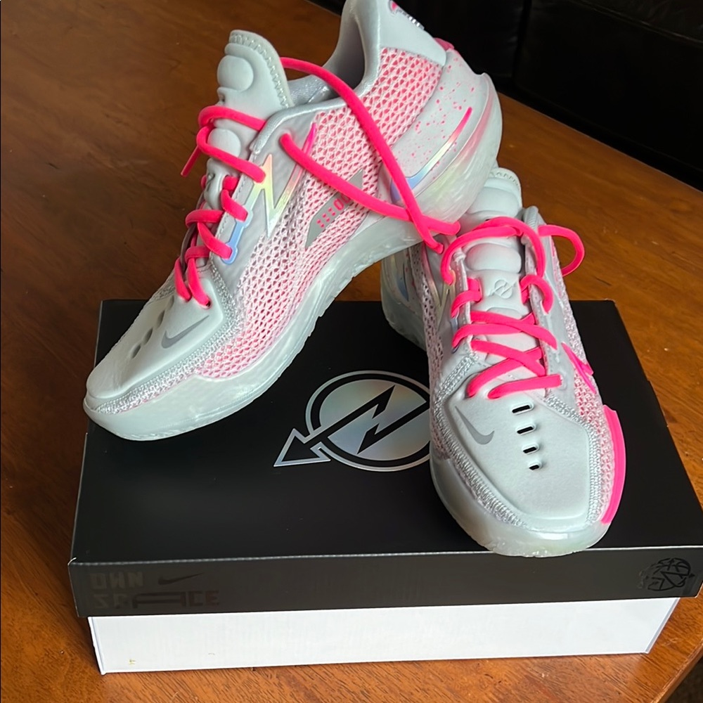 Nike Air Zoom- GT Cut Think Pink size M6/W7.5